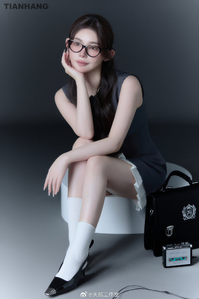 布里奇顿 封面